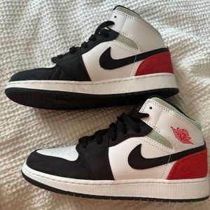 Jordan 1 Mid SE White Black Red Spruce